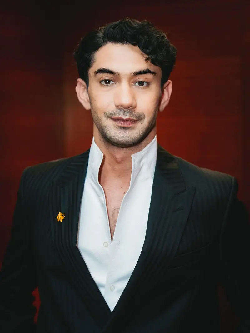 Reza Rahadian. (Foto: Dok. Instagram @officialpilarez)