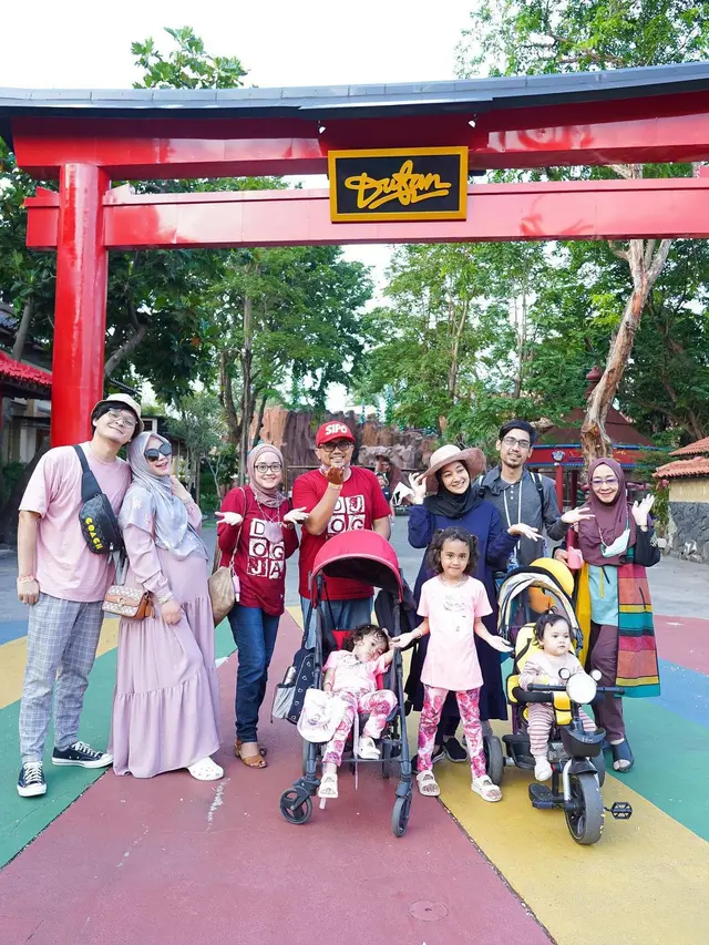 Anisa Rahma ke Dufan bersama keluarga (Instagram/anisarahma_12)