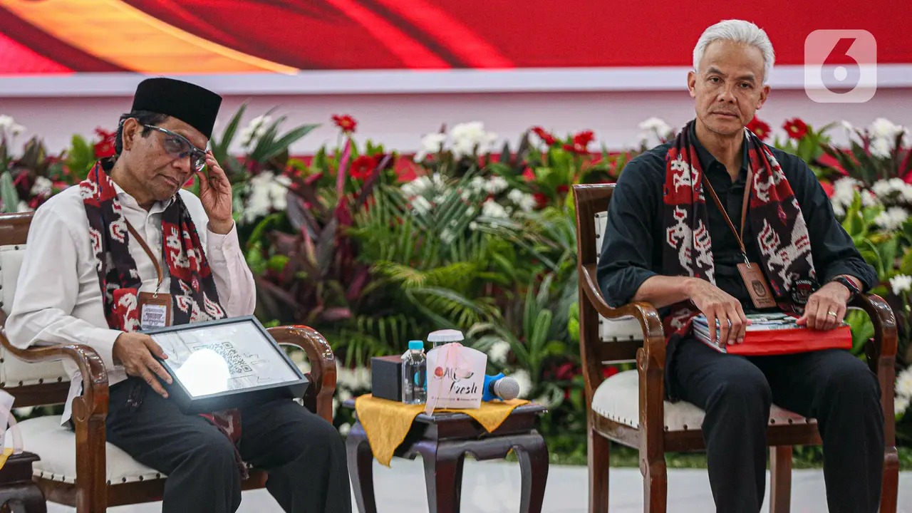 Ganjar Pranowo Bersama Mahfud MD Daftar KPU
