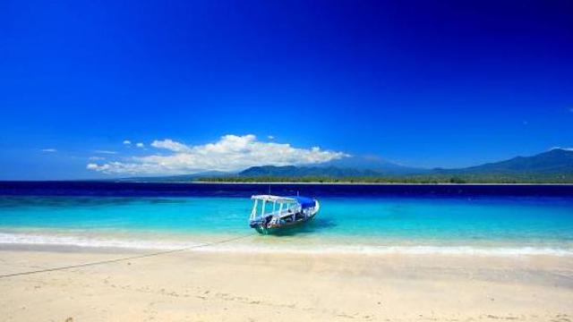 Pantai Dugong Trikora