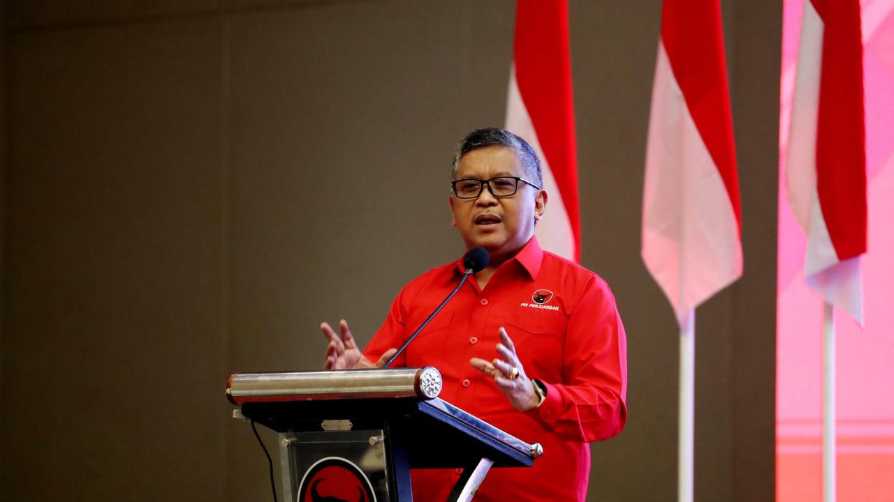 Sekjen PDIP Hasto Kristiyanto pada Rapat Koordinasi Teknis (Rakornis) dan konsolidasi memenangkan Pemilu 2024 Jatim, di Surabaya, Minggu (19/3/2023).