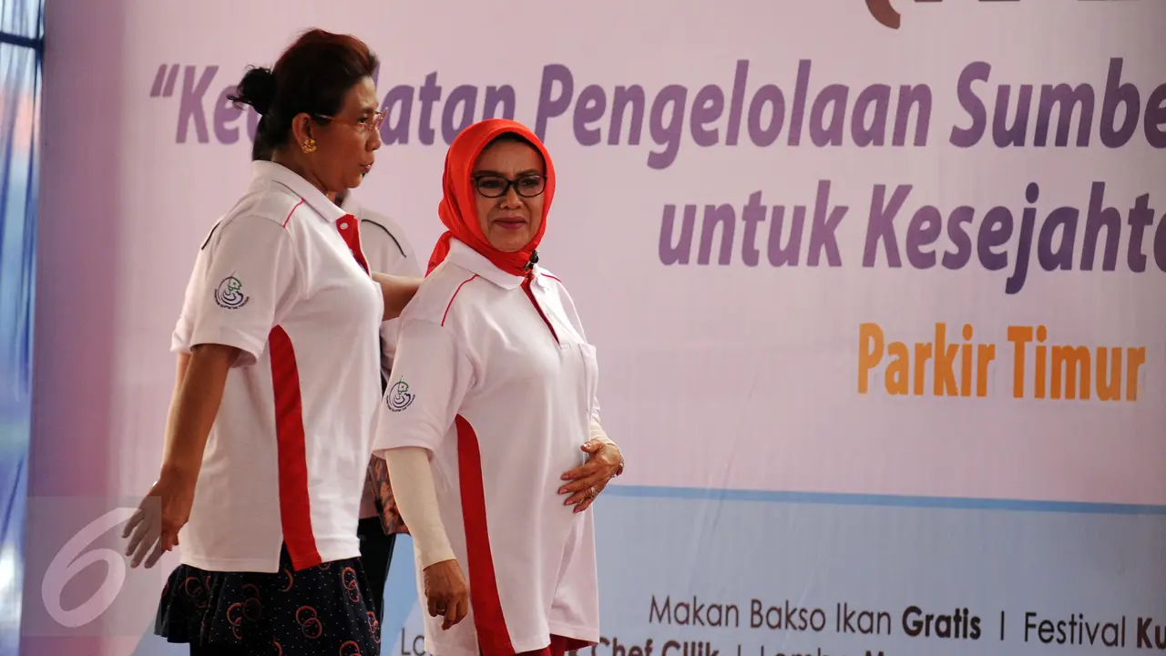 20151122- Hari Ikan Nasional ke-2-Jakarta- Mufidah Jusuf Kalla dan Susi Pudjiastuti -0