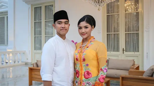 8 Gaya Romantis Erina Gudono dan Kaesang Pangarep yang Ngebucin di Depan Istana Merdeka