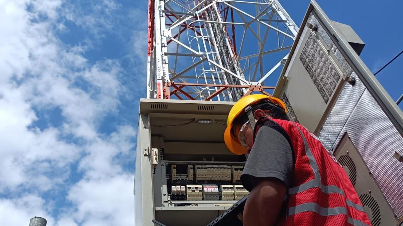 Pengecekan BTS 4G XL Axiata di NTT (Foto: Corpcomm XL Axiata)