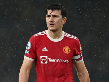 Maguire telah membuat kesalahan memalukan dalam beberapa pertandingan Manchester United pada musim ini. Ia tampil goyah dan kurang percaya diri sebagai kapten dan bek tengah Setan Merah. Bahkan, sebagian besar penggemar MU juga menginginkna Harry Maguire dicopot dari jabatannya. (AFP/Paul Ellis)