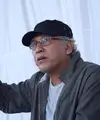 Penyanyi legendaris Iwan Fals mengakui keseruan saat menjalani latihan bersama Erwin Gutawa dan orchestranya. Latihan ini dalam rangka mengisi acara malam puncak HUT SCTV ke-26. Lagu Bongkarnya juga dirubah. (Galih W. Satria/Bintang.com)