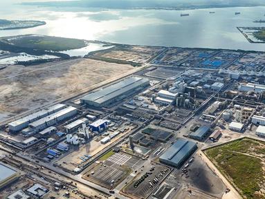 Foto udara memperlihatkan suasana smelter milik PT Freeport Indonesia (PTFI) di Kawasan Ekonomi Khusus (KEK) JIIPE di Gresik, Jawa Timur. (Sumber foto: Corporate Communication PT Freeport Indonesia)