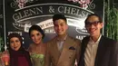 Pasangan artis Glenn Alinskie dan Chelsea Olivia di acara pertunangan mereka. Sebagai sahabat, Melly Goeslaw dan Anto Hoed pun turut hadir dalam  momen bahagia tersebut. (Photo : Instagram)