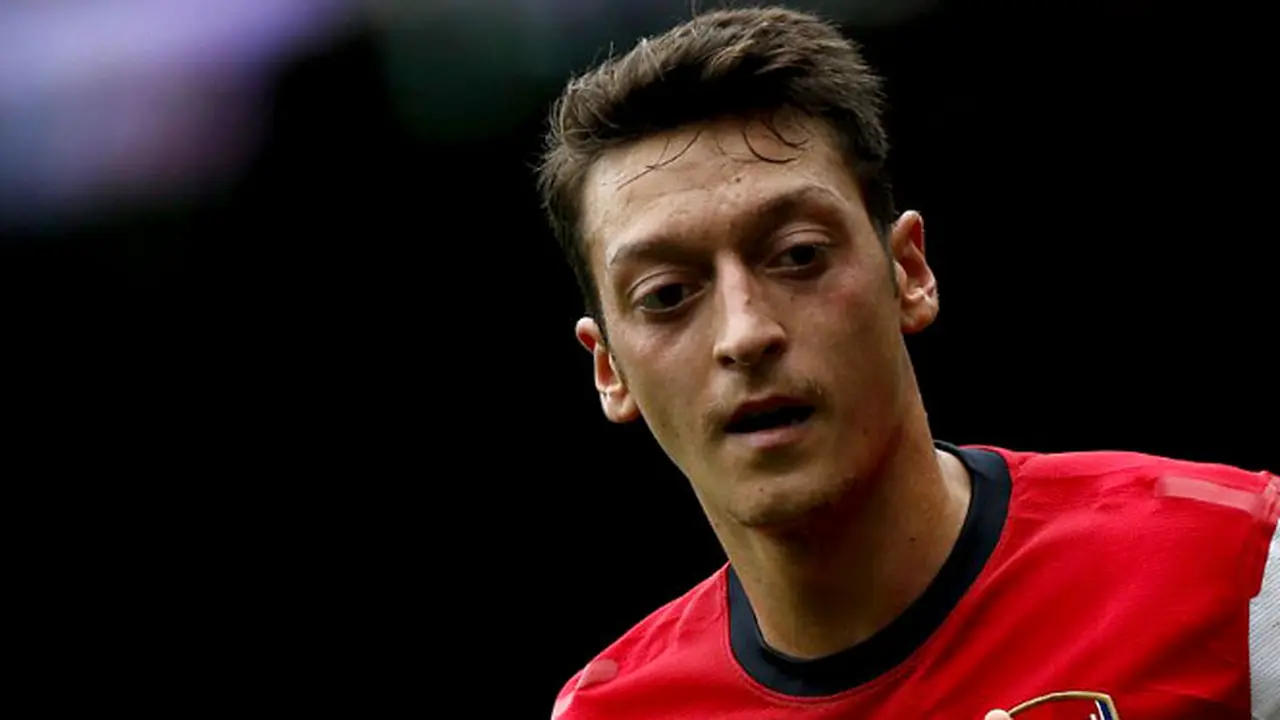 mesut-ozil-130923c.jpg