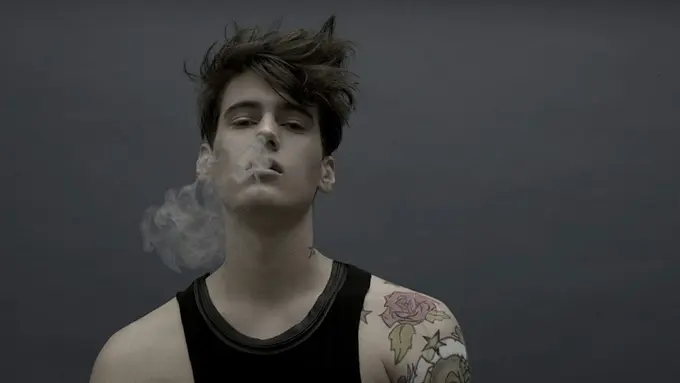 [Bintang] 5 Tipe Cowok Bad Boy yang Kayaknya Semua Cewek Pernah Pacarin