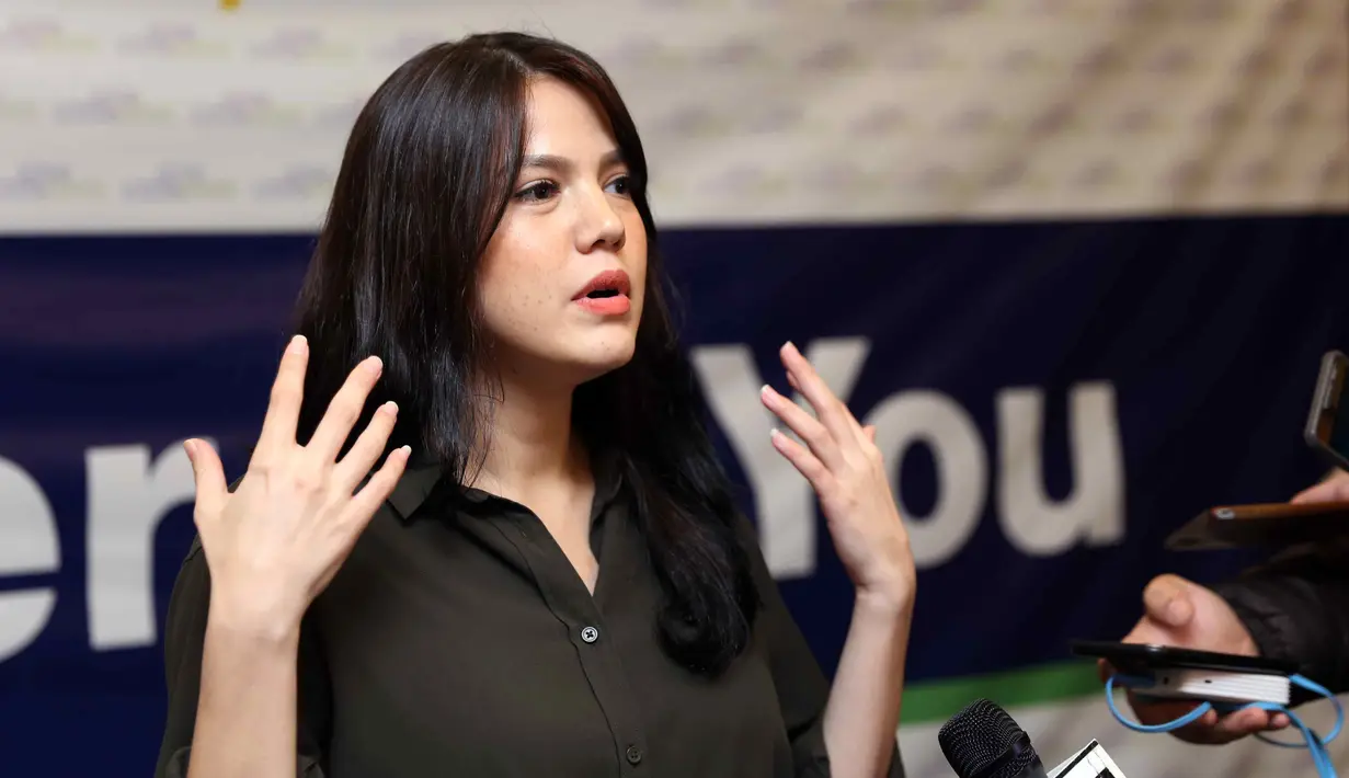 Selama 10 hari pertama menjadi ibu baru, banyak hal baru yang didapatkan. Alice Norin juga pernah mengalami kepanikan pasca melahirkan yang akrab disebut baby blues. (Nurwahyunan/Bintang.com)