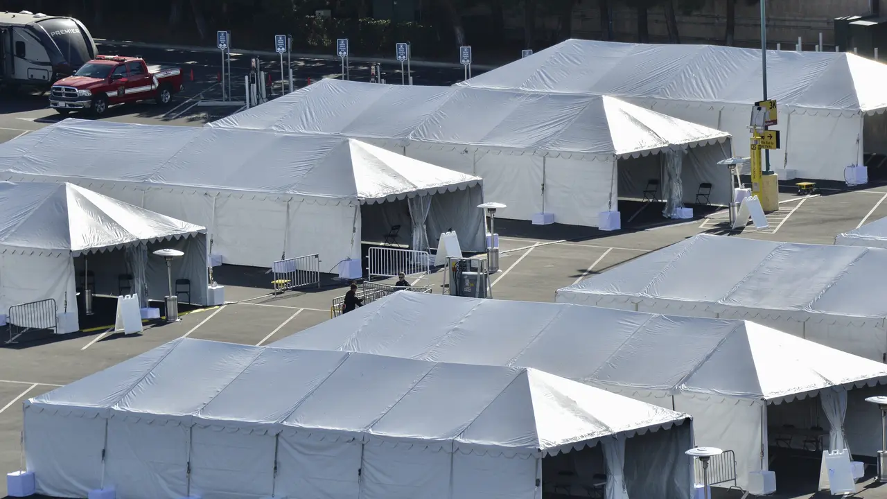 Disneyland Jadi Situs Vaksinasi COVID-19 Massal Pertama di California