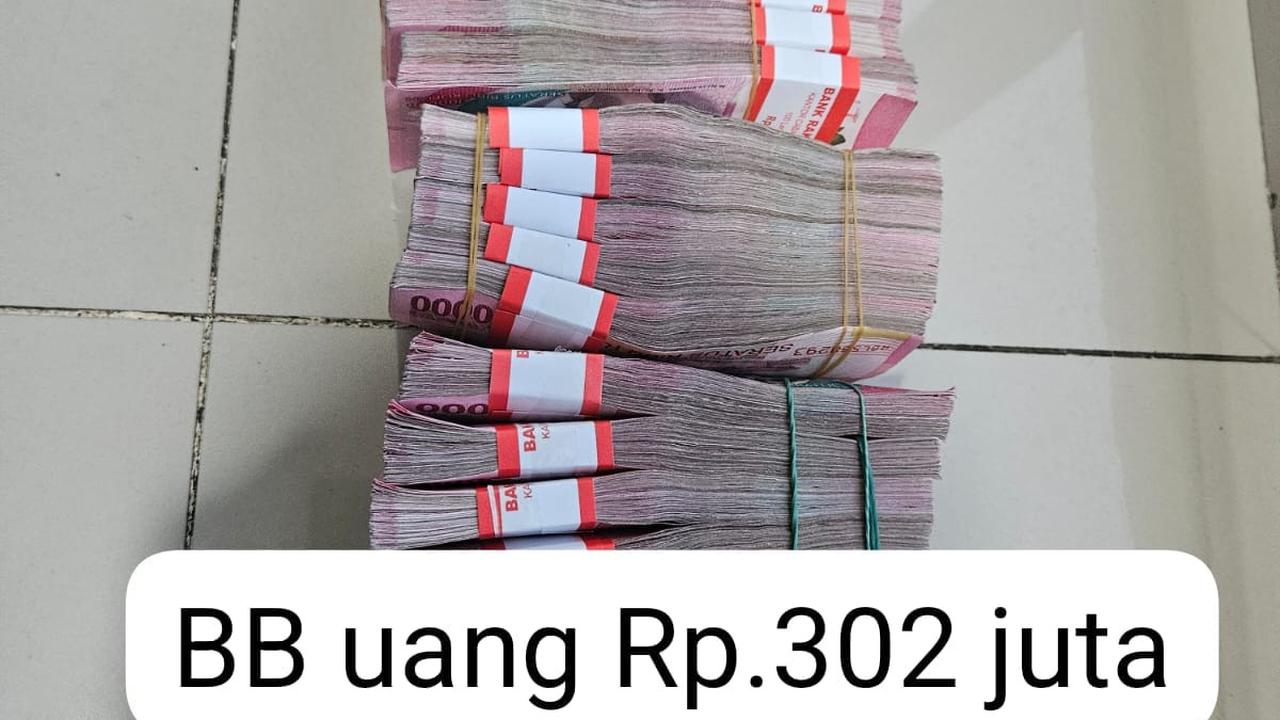 Barang Bukti Uang Hasil Pencurian Asisten Rumah Tangga (ART) di Rumah Majikannya.