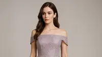 8 Model Dress Batik Brokat Off Shoulder yang Cocok untuk Pesta