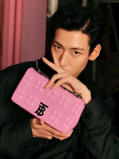 Burberry deals antara italia