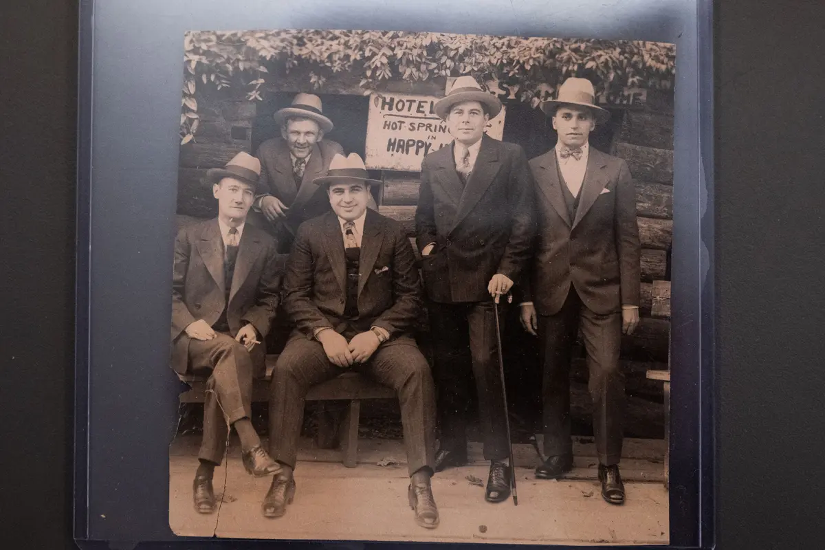 FOTO: Perhiasan hingga Senjata Peninggalan Gangster Al Capone Segera Dilelang