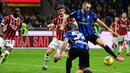 Pemain Inter Milan, Stefan de Vrij mencetak gol penyeimbang 1-1 ke gawang AC Milan dalam laga lanjutan Liga Italia 2024/2025 di San Siro, Milan, Italia, Senin (03/02/2025) WIB. (AFP/Piero Cruciatti)
