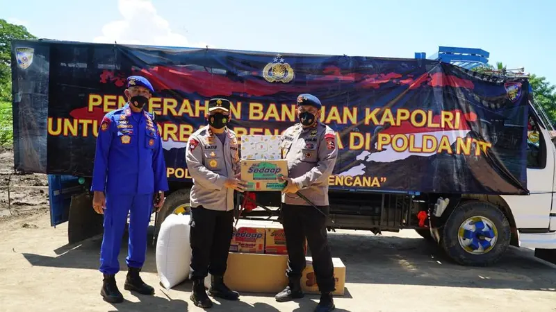 Polri Beri Bantuan ke Bencana di NTT.