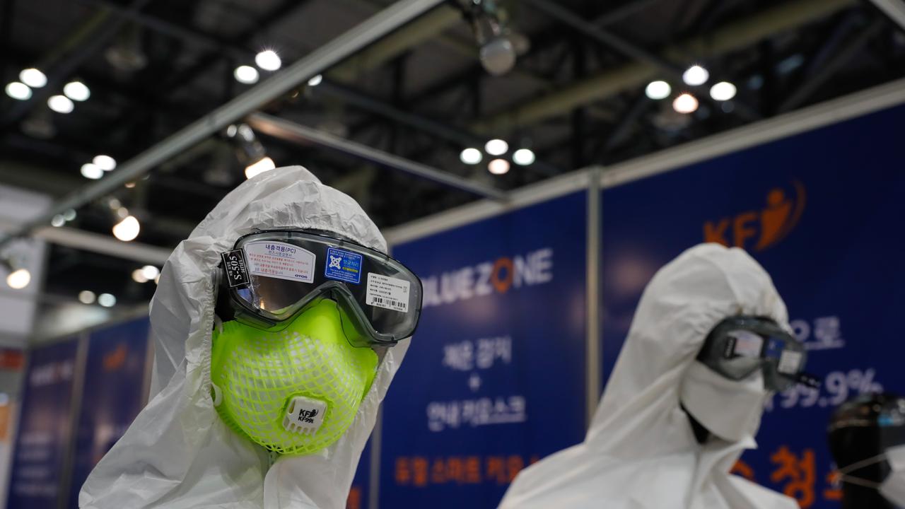 Kasus COVID-19 Melonjak, Korea Selatan Naikan Satu Level Aturan Social Distancing