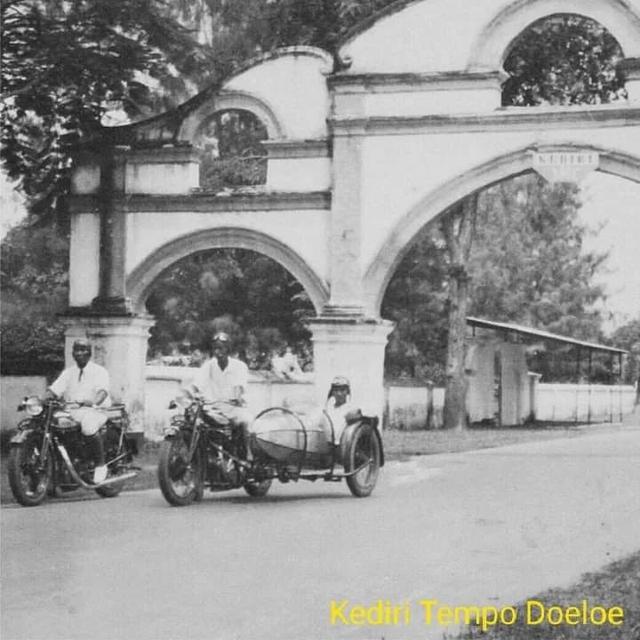 Suasana jalanan Kediri tempo dulu (Instagram/@nederlandsch_indie_zone)