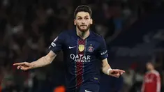 Khvicha Kvaratskhelia terpilih menjadi Man of the Match usai membawa PSG berhasil menang 2-0 atas Liverpool  pada leg pertama perempat final Liga Champions 2025-2026 yang bertanding di Parc des Princes, Kamis (9/4/2026) dini hari WIB. (AFP/Anne-Christine)