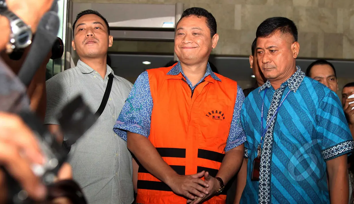 Direktur PT Bursa Berjangka Jakarta (BBJ) Muhammad Bihar Sakti Wibowo saat keluar dari Gedung KPK, Jakarta, Jumat, (24/4/2015). KPK menahan Sherman karena terlibat kasus kasus ke Badan Pengawas Perdagangan Berjangka Komoditi. (Liputan6.com/Helmi Afandi)