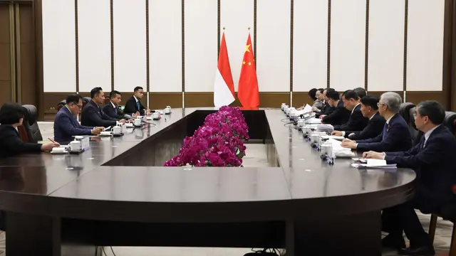 Pertemuan bilateral Menteri Koordinator Bidang Infrastruktur dan Pembangunan Kewilayahan, Agus Harimurti Yudhoyono (AHY) dengan Wakil Perdana Menteri RRT, Rabu (26/3/2025). (Foto: Istimewa)