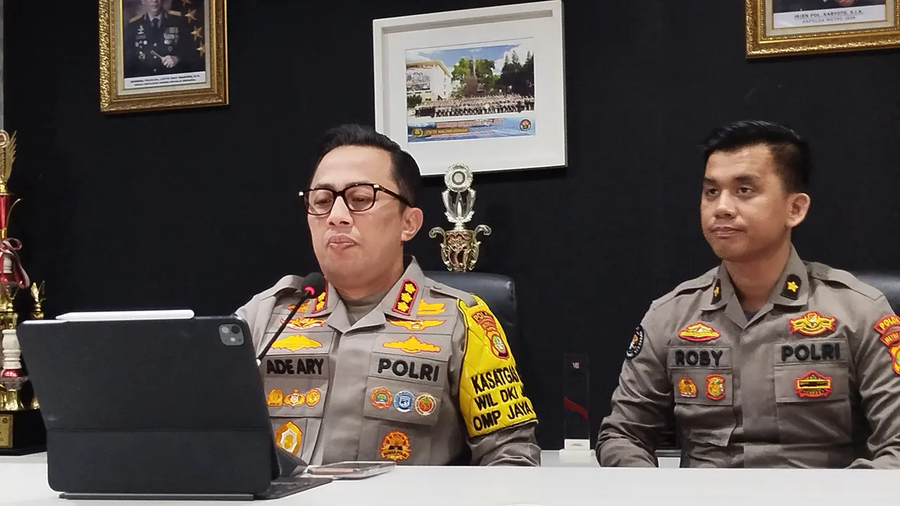 Kabid Humas Polda Metro Jaya Kombes Pol Ade Ary Syam Indradi mengungkap fakta baru kasus judi online yang menyeret oknum pegawai Komdigi.