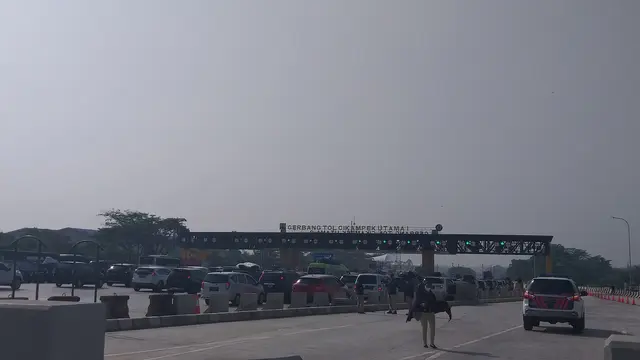 Suasana di Gerbang Tol Cikampek Utama, Kamis pagi (30/5/2019).