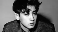 Chanyeol membantah isu pacaran antara dirinya dengan seorang model asal Australia. 