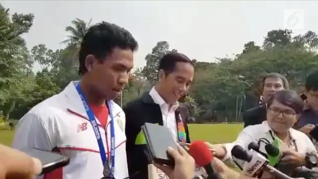 Presiden Joko Widodo menerima juara lari 100 meter U-20 Lalu Muhammad Zohri. Kepada sprinter asal NTB ini Presiden menyampaikan sejumlah pesan diataranya agar Zohri terus berlatih lebih keras