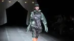 Model berjalan di atas catwalk mengenakan busana karya Yurie Fujita, Katsuya Miyazaki dan Futaba Hongo pada Koleksi Musim Gugur / Musim Dingin 2018 di Tokyo Fashion Week di Tokyo, Jepang (19/3). (AP Photo / Koji Sasahara)