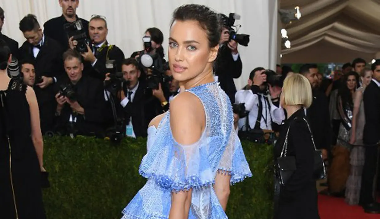 Nama yang menggemaskan untuk bayi perempuan itu merupakan gabungan dari nama kedua orang tua mereka, yakni Shayk dan Cooper. Baru sekedar nama, sosok bayi tersebut belum juga terlihat di publik. (AFP/Bintang.com)