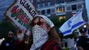 Sejumlah aktivis pro-Palestina menggelar aksi unjuk rasa di luar hotel tempat Perdana Menteri Israel Benjamin Netanyahu selama berada di New York, Amerika Serikat pada 25 September 2025. (Leonardo MUNOZ/AFP)