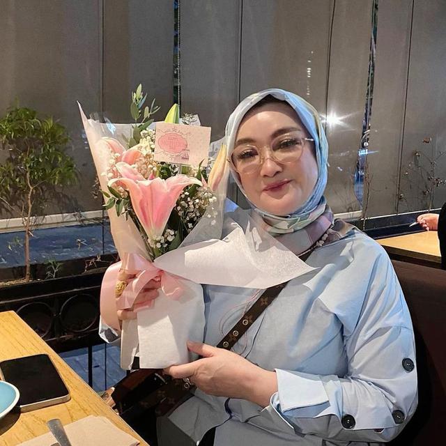 7 Potret Ricca Rachim, Istri Rhoma Irama yang Jarang tersorot dan Awet Muda