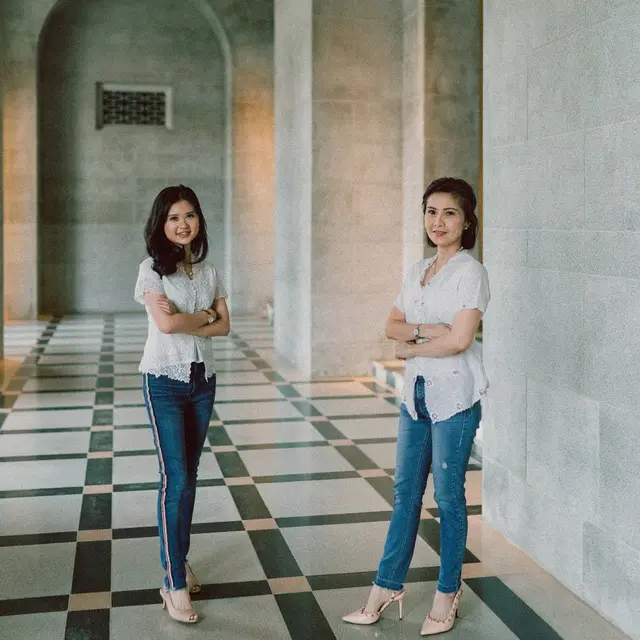 6 Pemotretan Felicia Tissue dan Ibunda di Hari Kartini, Kompak Pakai Kebaya