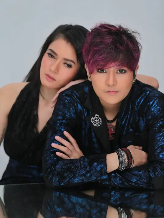 Seringnya tampil bersama DJ Citra, banyak anggapan bahwa Citra sebagai penganti Dara. Mitha sediri merasa beban dengan banyak anggapan tersebut. Lantas seperti apa penjelasan Mitha. (Adrian Putra/Bintang.com)