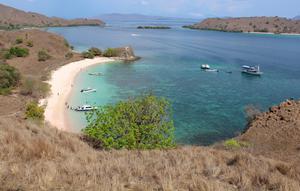 Pink Beach merupakan salah satu destinasi wisata unggulan Indonesia yang berlokasi di Taman Nasional Komodo, Nusa Tenggara Barat. (Liputan6.com/ Ahmad Ibo).