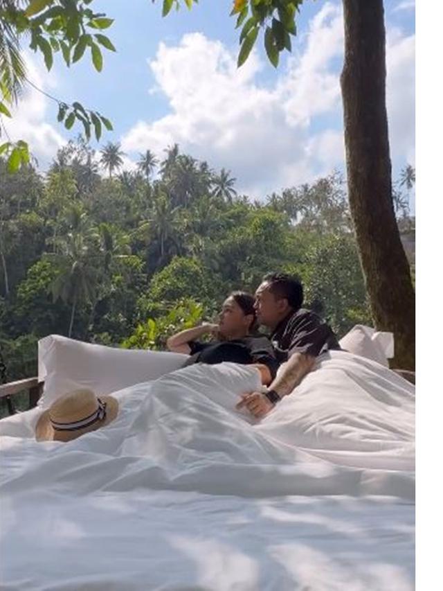 6 Potret Feby Febiola yang Kerap Diajak Liburan Suami, Usai Sembuh dari Kanker