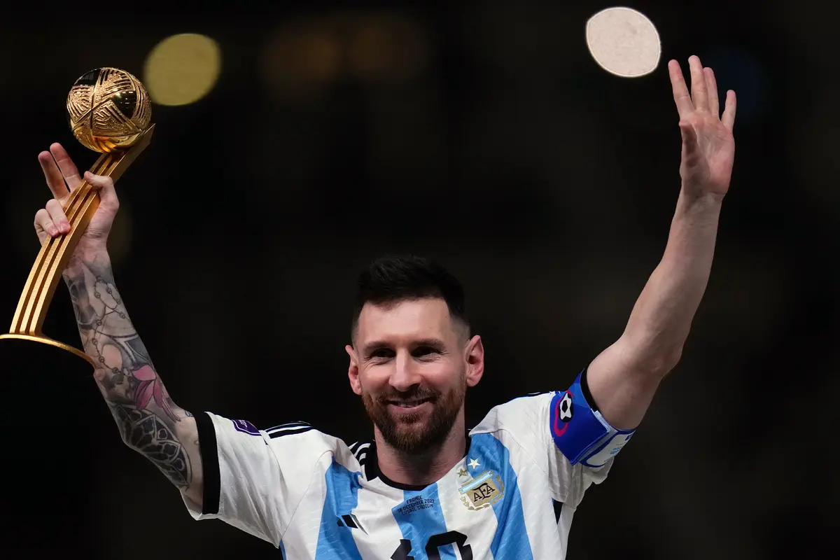 Lionel Messi Sabet Gelar Pemain Terbaik Piala Dunia 2022