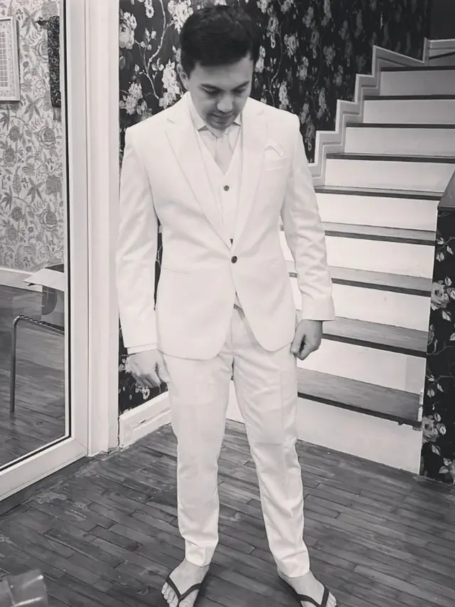 Sahrul Gunawan fitting baju pengantin (Instagram/sahrulgunawanofficial)