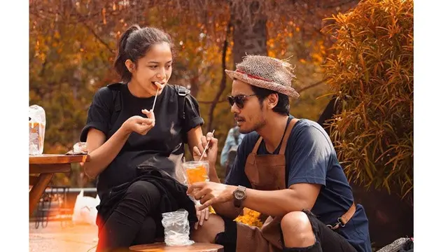 Main Film Bareng, Ini 6 Potret Kemesraan Putri Marino dan Chicco Jerikho