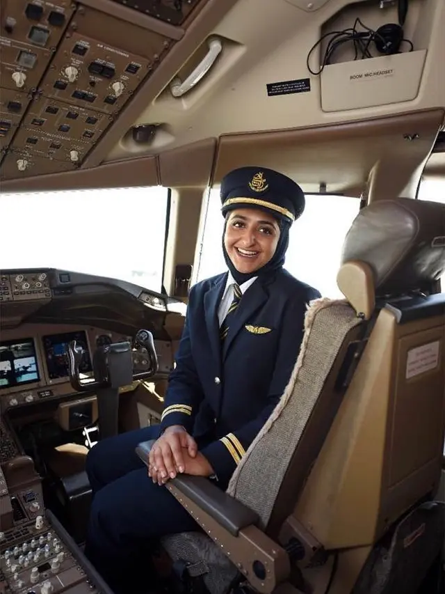 Sosok Sheikha Mozah, pilot wanita pertama keturunan bangsawan Dubai