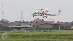 Helikopter milik BNBP saat take off dari Bandara Pondok Cabe di Pamulang, Tangerang Selatan, Senin (22/2). Maret mendatang, maskapai Garuda Indonesia akan membuka penerbangan dari bandara milik PT Pertamina (persero) ini. (Liputan6.com/Immanuel Antonius)