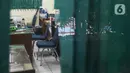Suasana ruang guru Sekolah Menengah Pertama (SMP) Negeri 85 yang ditutup sementara atau lockdown selama 10 hari, di Pondok Labu, Cilandak, Jakarta, Rabu (27/7/2022). Keputusan SMPN 85 Jakarta lockdown ini setelah tiga siswa terpapar Covid-19. (Liputan6.com/Johan Tallo)
