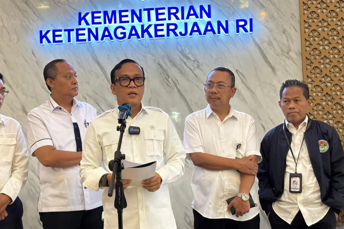 Wakil Menteri Ketenagakerjaan (Wamenaker) Immanuel Ebenezer saat konferensi pers di Kantor Kemnaker, Jakarta, Senin (23/12/2024). (Foto: Liputan6.com/Tira Santia)