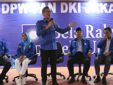 Ketua DPW PAN Eko Hendro Purnomo (Eko Patrio) memberikan sambutan dalam jumpa pers bersama Caleg terpilih di Sekretariat DPW PAN, Jakarta Timur, Senin (20/5). Eko mengucapkan terima kasih kepada warga Jakarta yang telah memberikan amanah suaranya ke PAN pada pemilu 2019. (Liputan6.com/HO/Soni)