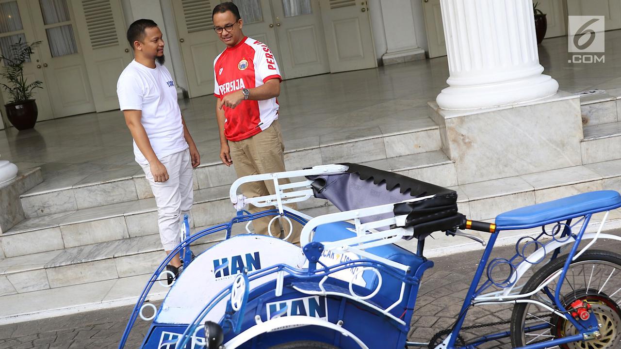 Putra Amien Rais Beri Prototipe Becak Listrik untuk Anies
