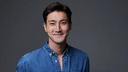 Siwon Super Junior merupakan salah satu idola yang punya wajah tampan dan baik hati. Beberapa personel Super Junior mengatakan jika Siwon merupakan sosok yang religius. Ia pernah menjadi sukarelawan UNICEF. (Foto: soompi.com)