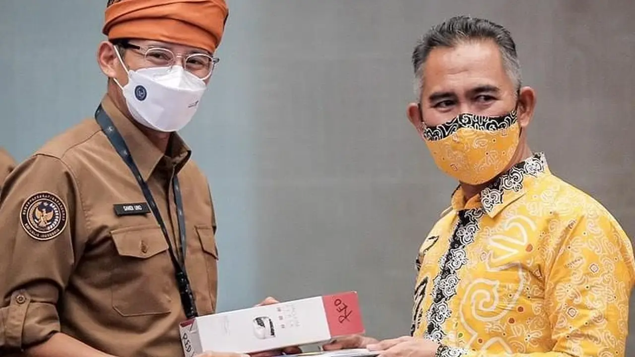 Wali Kota Tarakan, Khairul bersama Menparekraf Sandiaga Uno.
